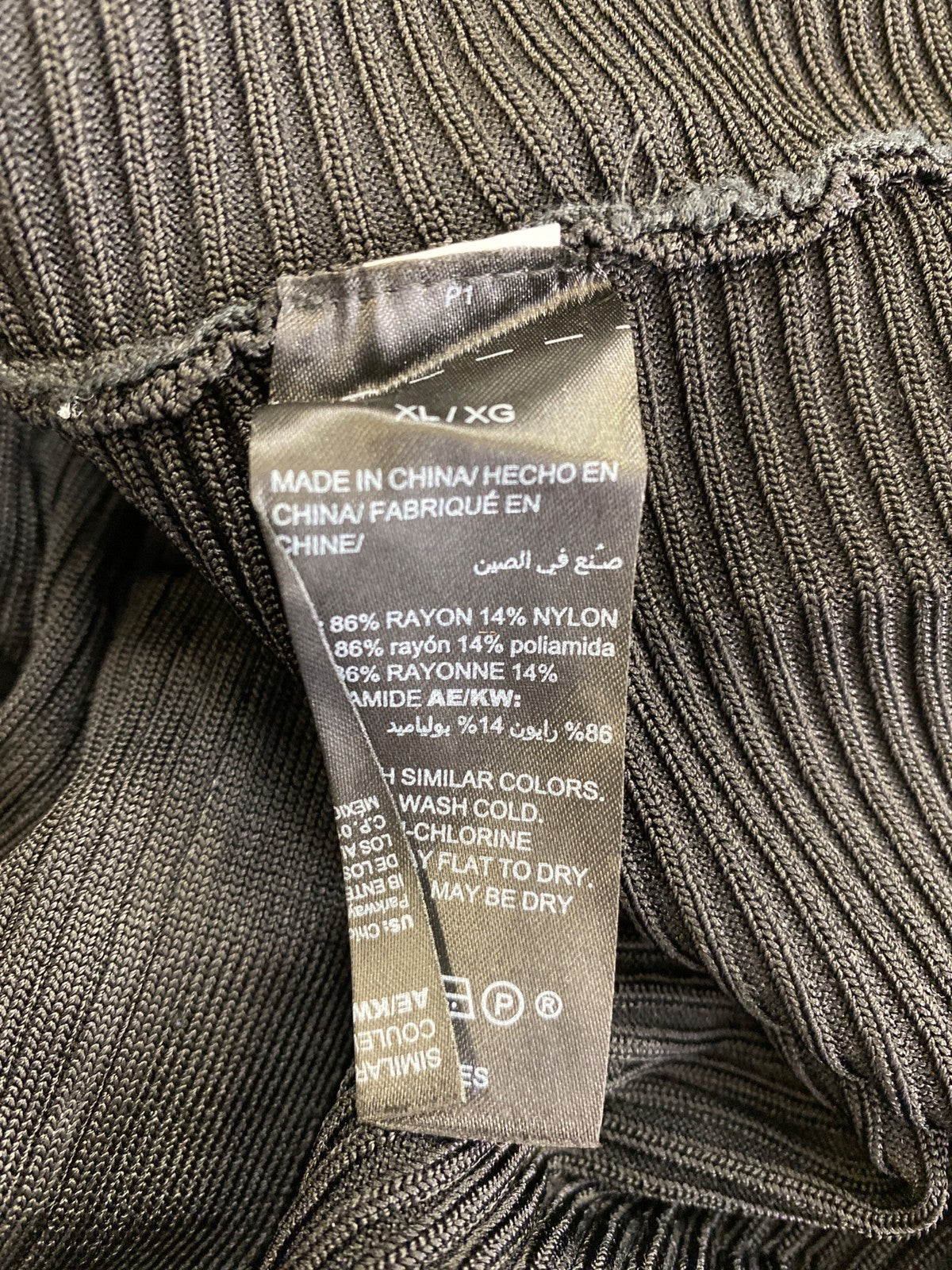 White House Black Market Women’s Black Ribbed 3/4 Sleeve V-Neck Sweater - XL