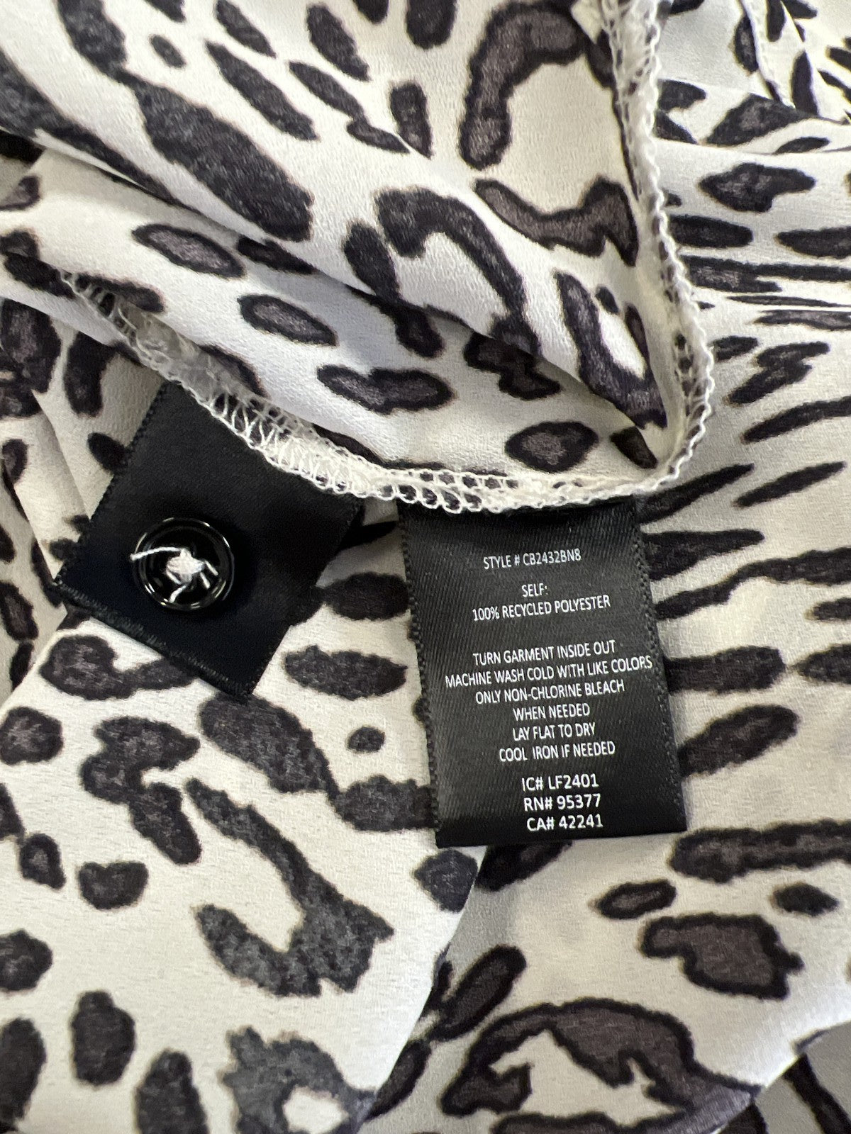 Sanctuary Women’s White/Brown Animal Print V-Neck Long Sleeve Blouse - L