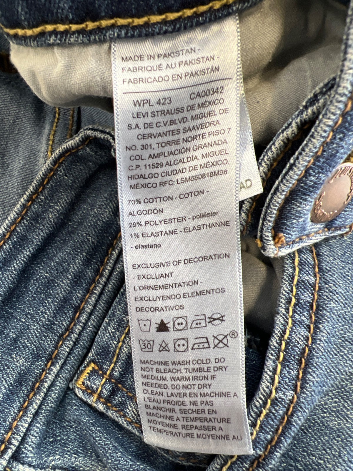 Levi’s Signature Women’s Medium Wash True Boot Denim Jeans - 6