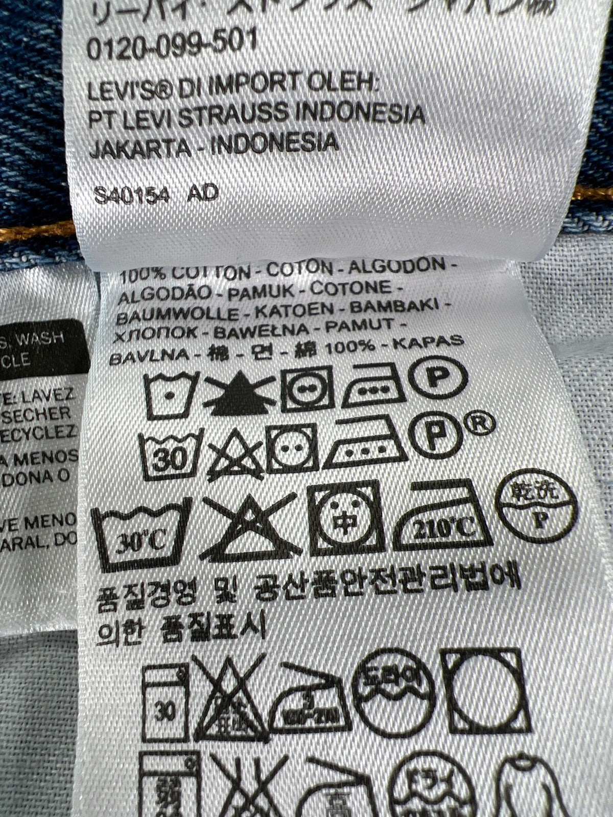 Levi’s Men’s Light Wash 505 Regular Fit Denim Jeans - 38x32