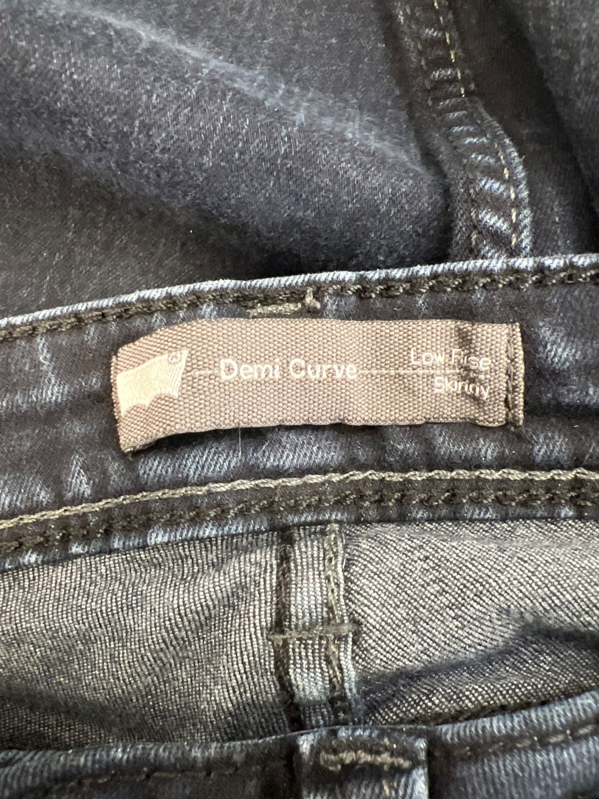 Levi’s Women’s Dark Wash Demi Curve Low Rise Skinny Jeans - 5