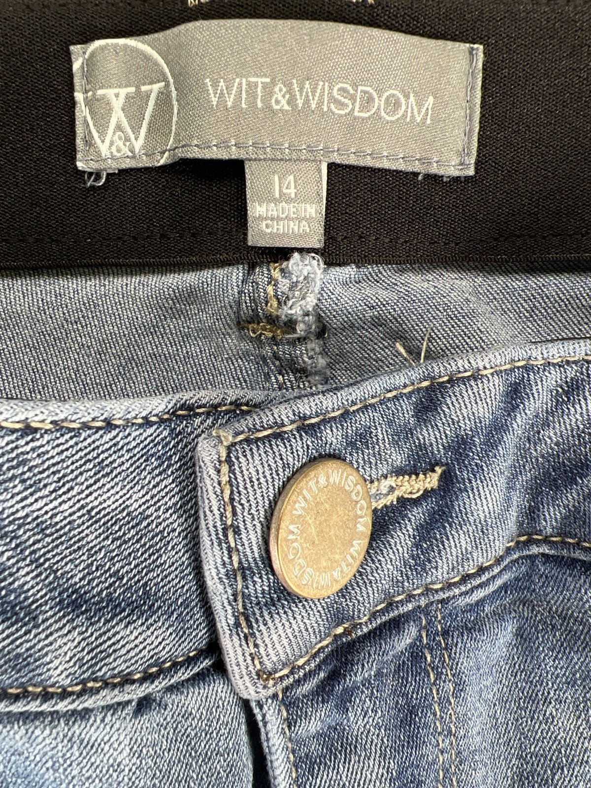 Wit and Wisdom Women’s Light Wash Bermuda Jean Shorts - 14