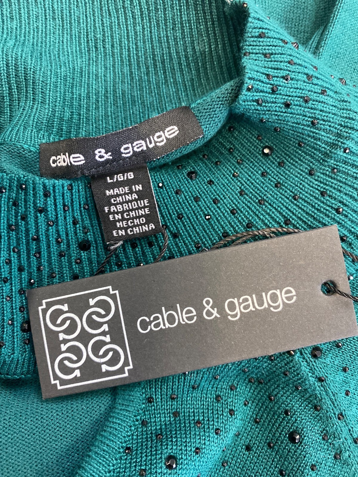 Cable and Gauge Women’s Green Rhinestone Keyhole Front Long Sleeve Shirt - L