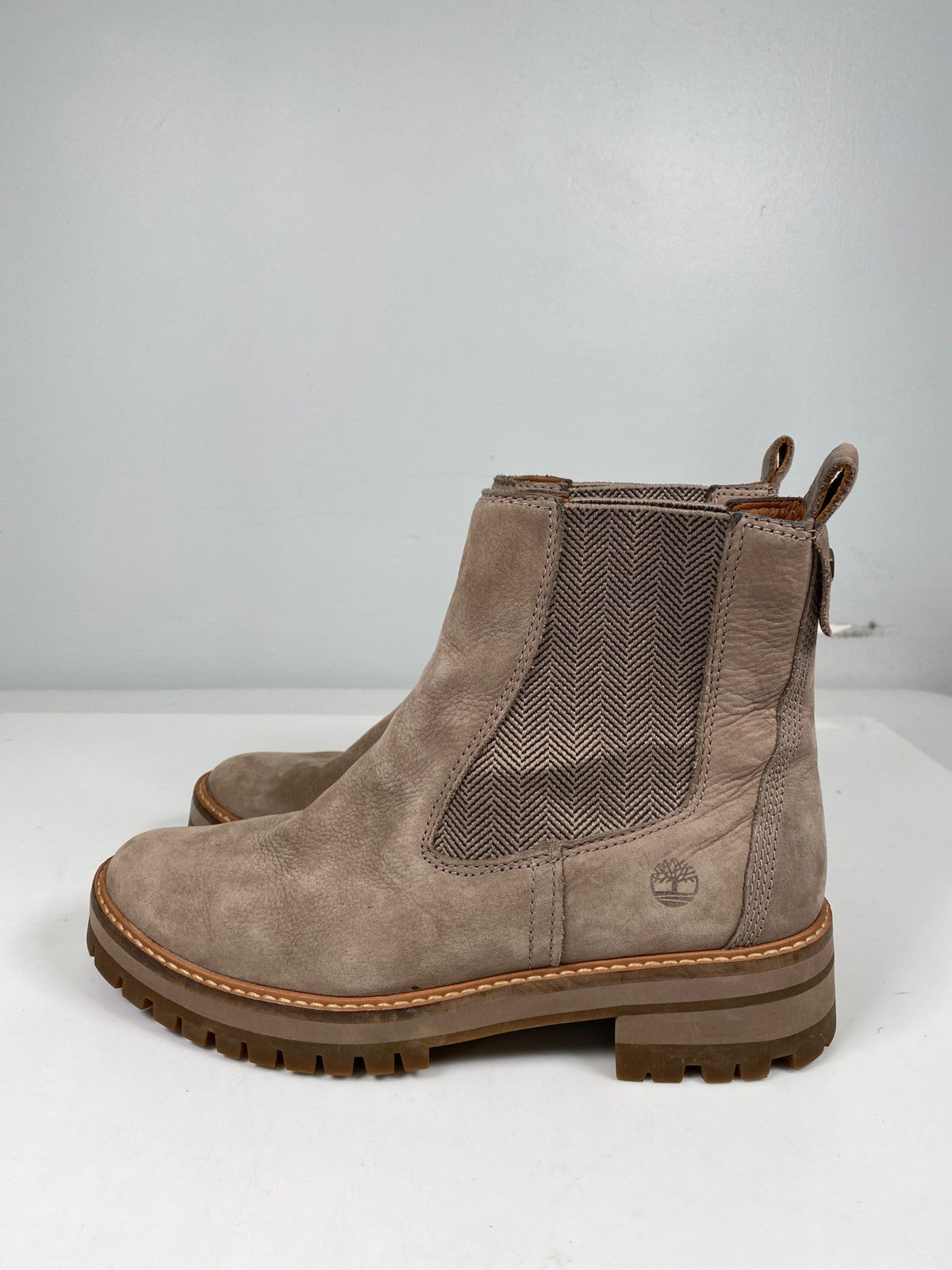 Timberland Women’s Gray/Taupe Suede Courmayer Valley Chelsea Boots - 9 Wide