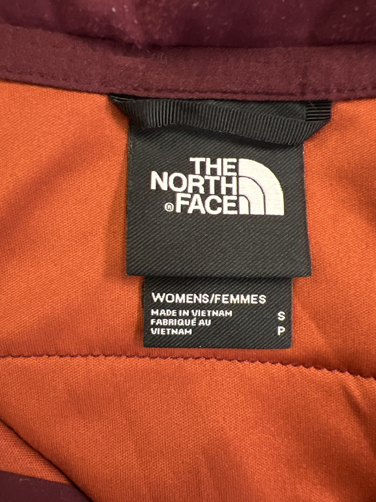 The North Face Women’s Burgundy Mountain 1/4 Zip Pullover Sweatshirt - S