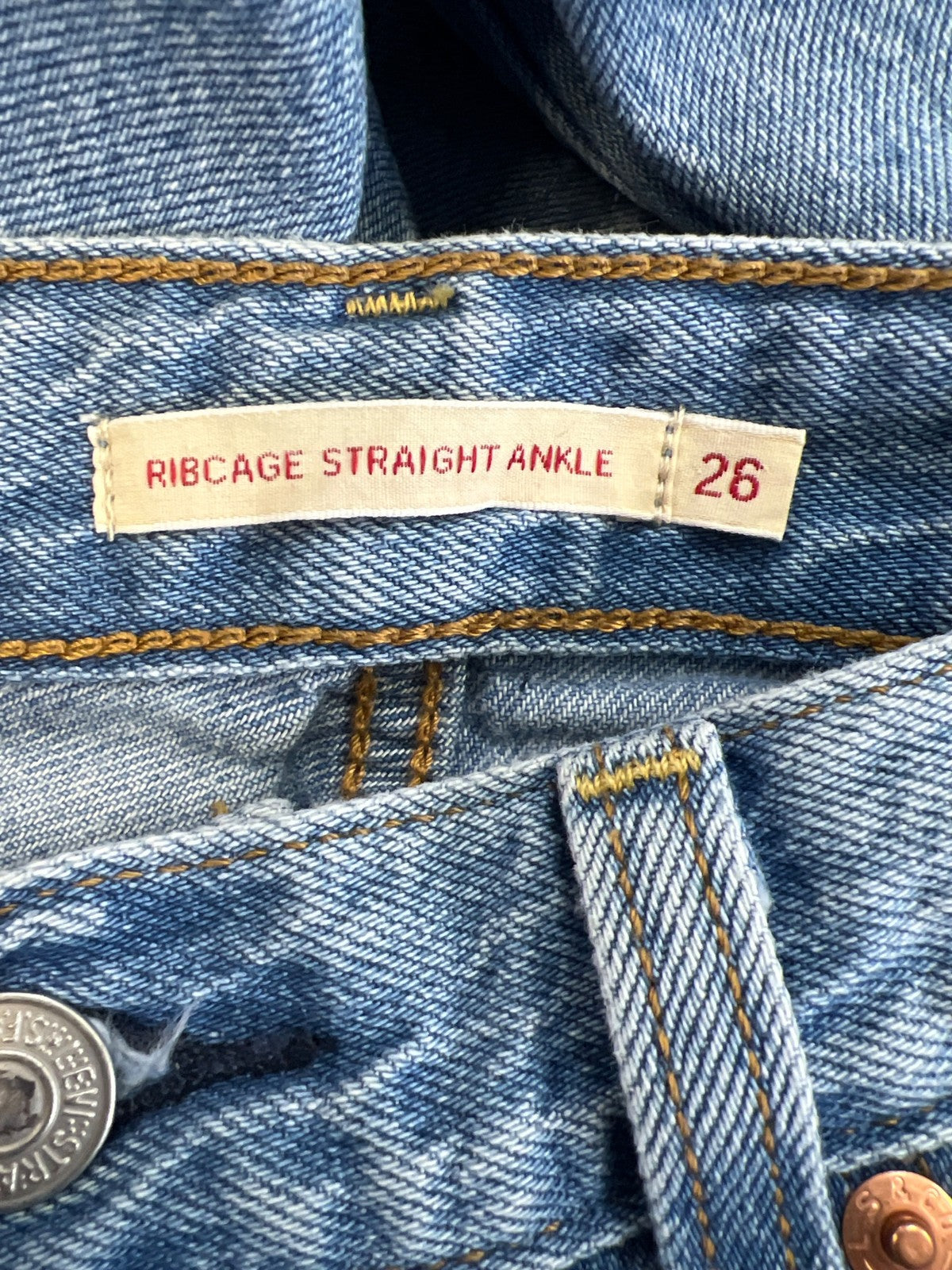 Levi’s Women’s Medium Wash Distressed Ribcage Straight Ankle Denim Jeans - 26