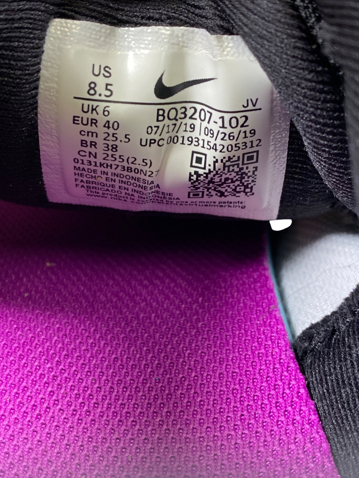 Nike Women’s White Revolution 5 Lace Up Athletic Sneakers - 8.5