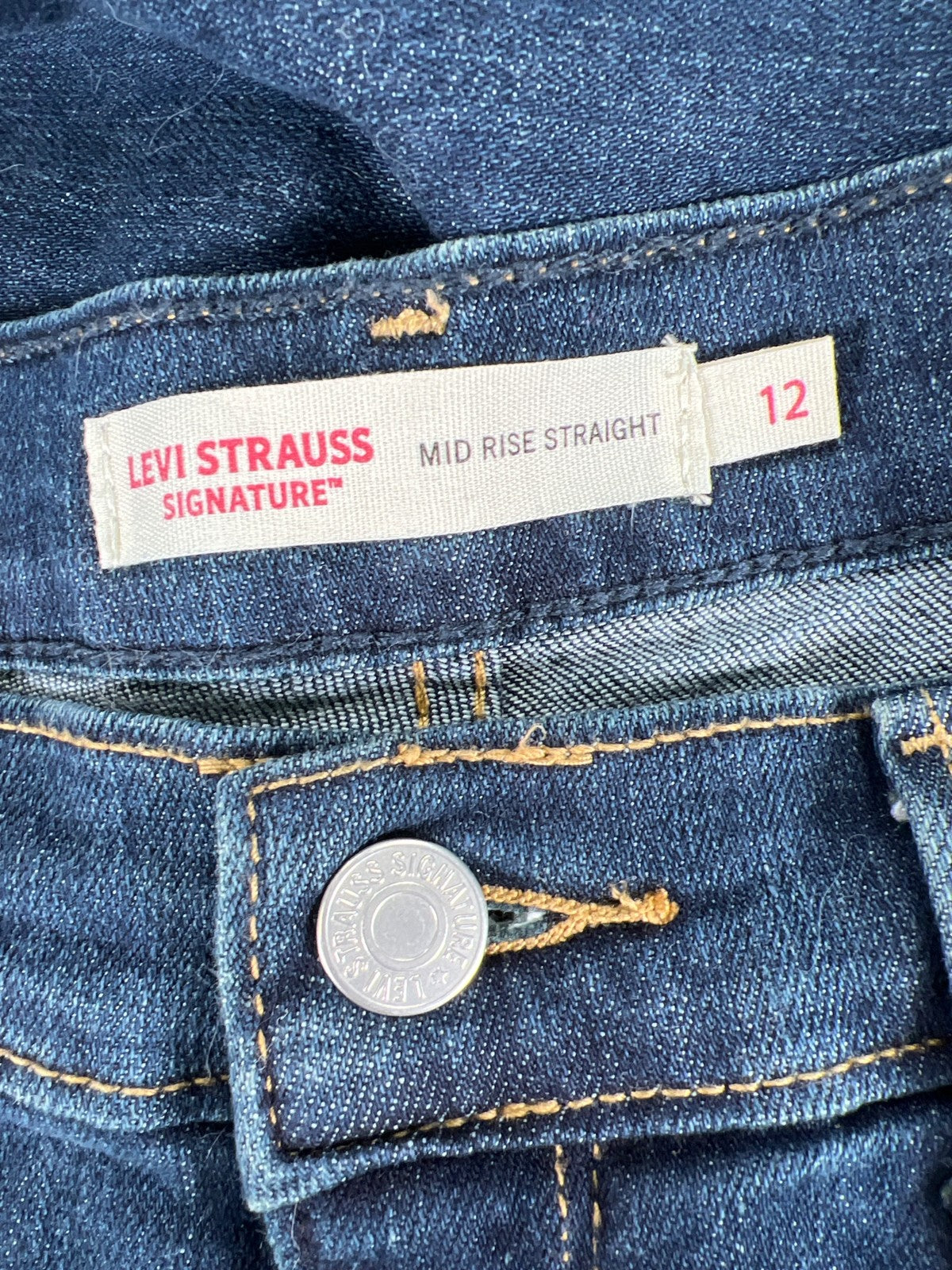 Levi Signature Women’s Dark Wash Mid Rise Straight Jeans - 12