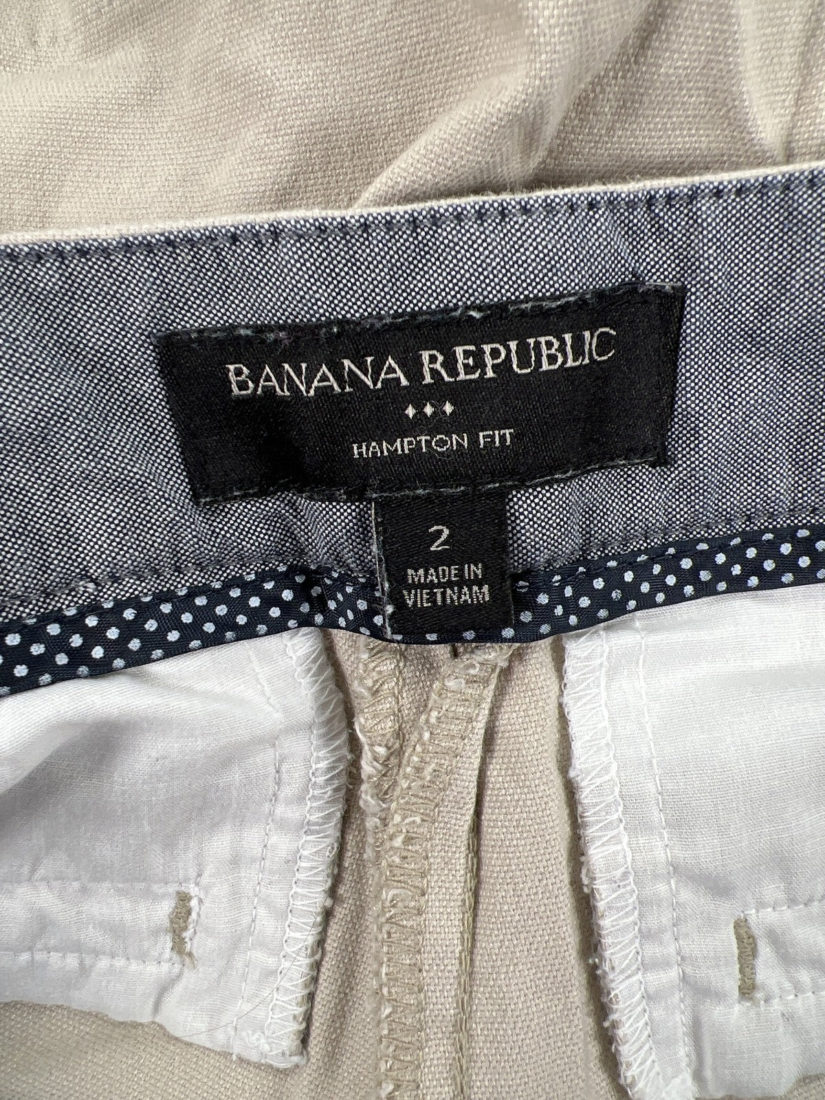 Banana Republic Women’s Beige Hampton Fit Chino Shorts - 2