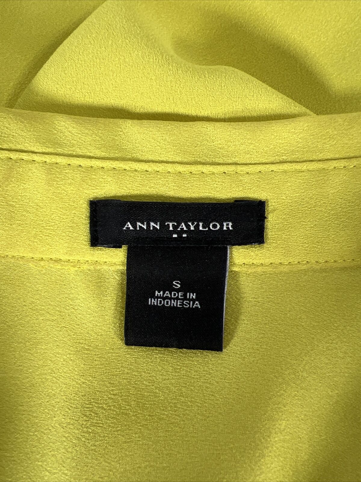 Ann Taylor Women's Green Sleeveless 1/2 Button Blouse Top - S