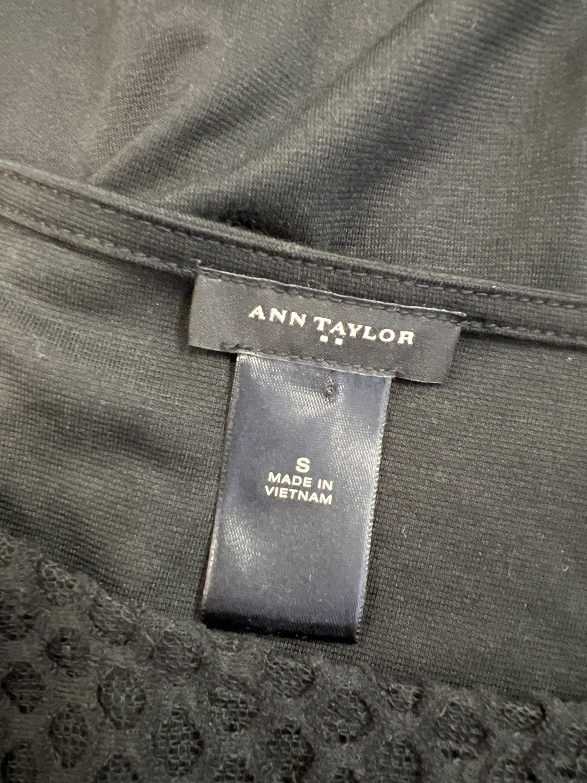 Ann Taylor Women’s Black Short Textured Sleeve Shirt - S