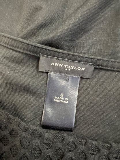 Ann Taylor Women’s Black Short Textured Sleeve Shirt - S