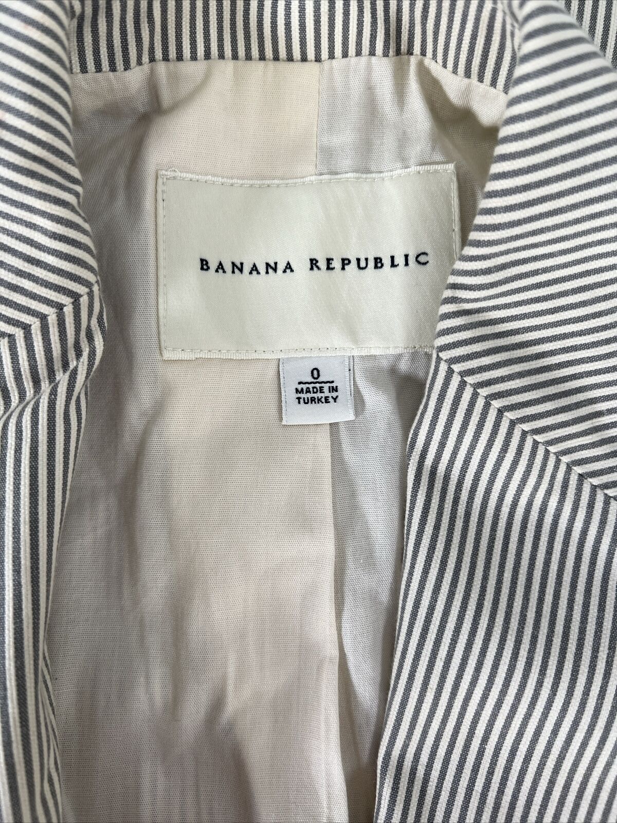 Banana Republic Women's Gray/Ivory Seersucker Striped Blazer - 0