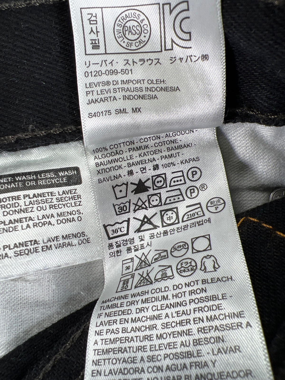 Levi’s Men’s Black 550 Relaxed Fit Denim Jeans - 42x32