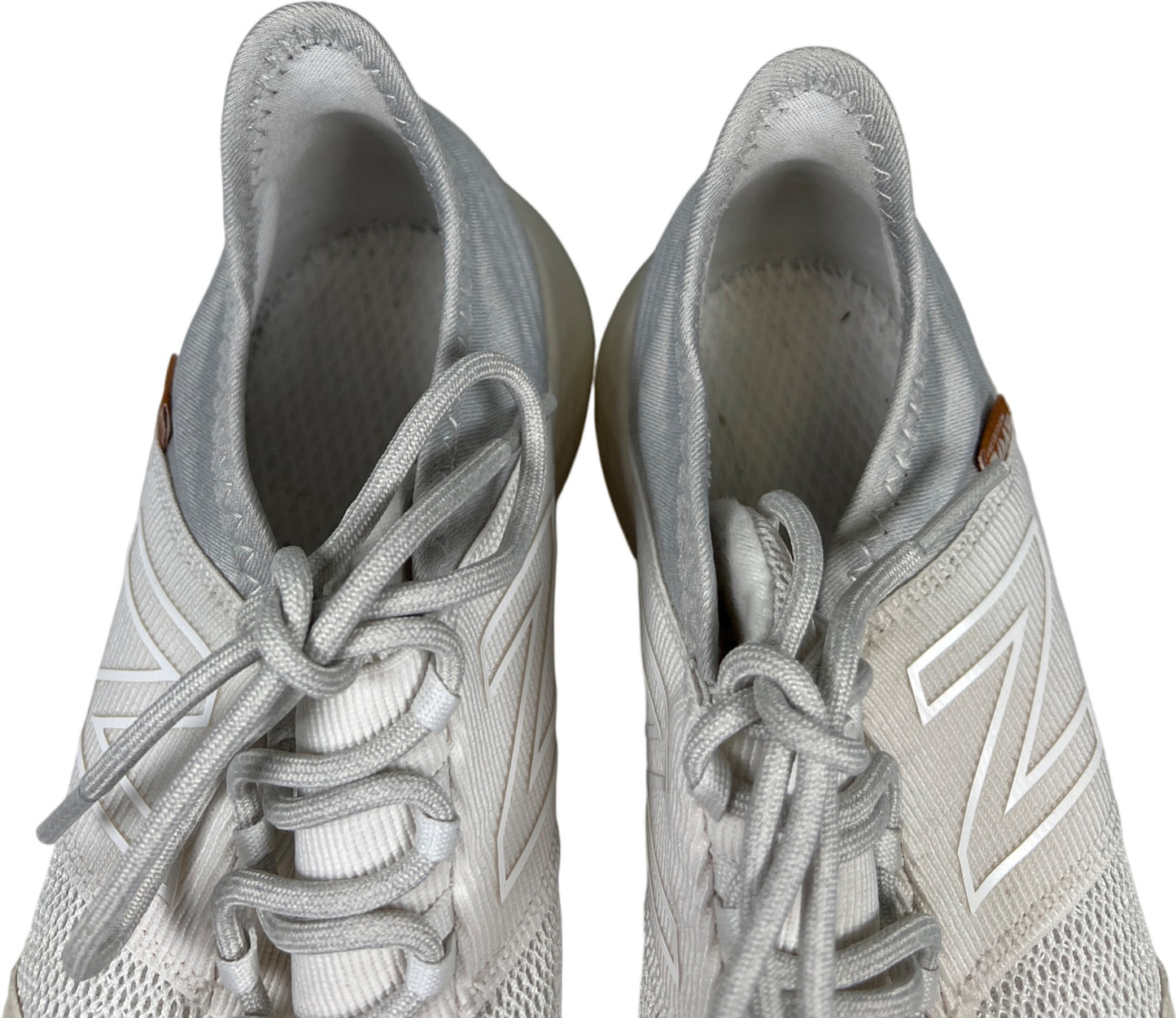 New Balance Women’s White Fresh Foam Roav Lace Up Athletic Shoes - 6.5