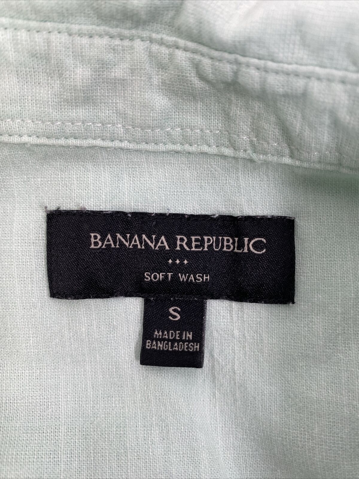 Banana Republic Women's Blue Soft Wash Button Up Shirt - S