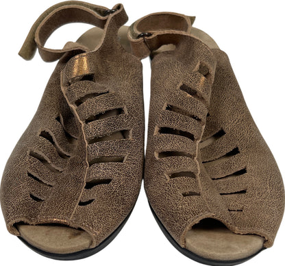 Munro Women’s Gold Metallic Open Toe Slingback Heeled Sandals - 8