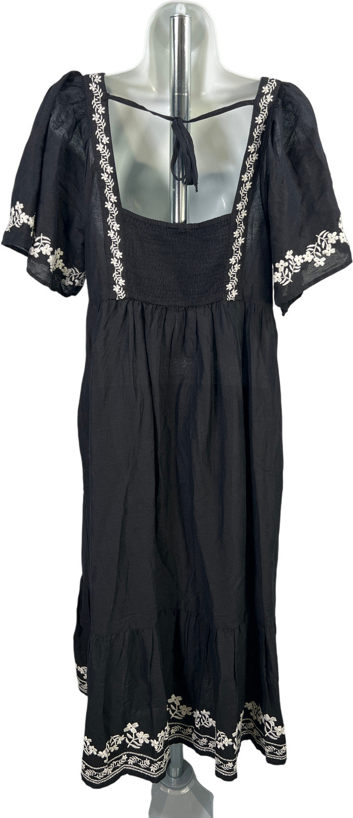 Old Navy Women’s Black Embroidered Short Sleeve Smocked Midi Dress - M