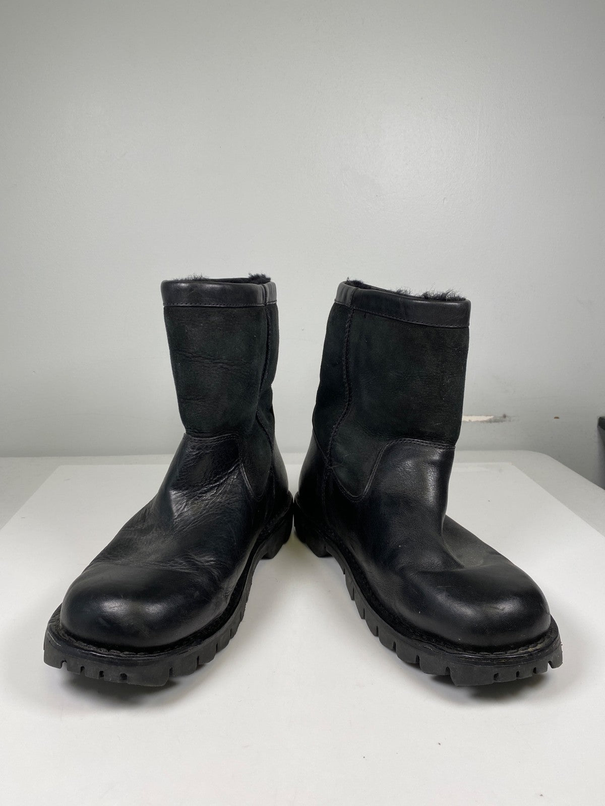 UGG Men’s Black Leather/Suede Shearling Lined Boots - 12