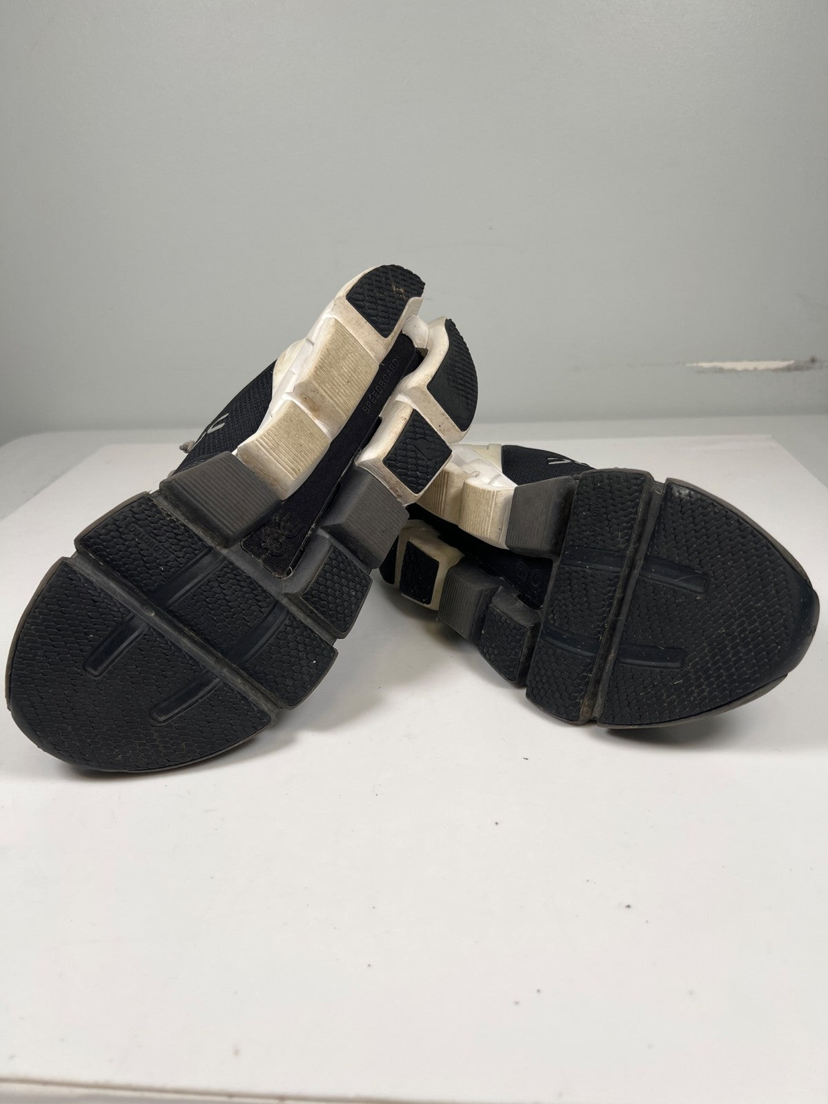 On Men’s Black Cloudflyer Pull On Athletic Running Shoes - 7.5