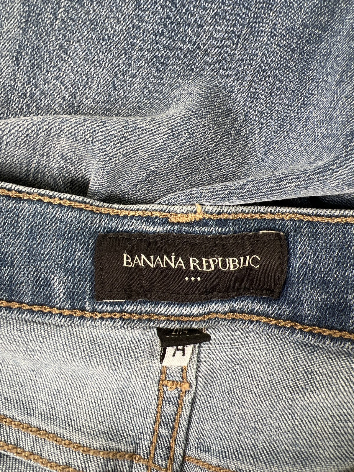 Banana Republic Women’s Medium Wash Bermuda Jean Shorts - 27/4