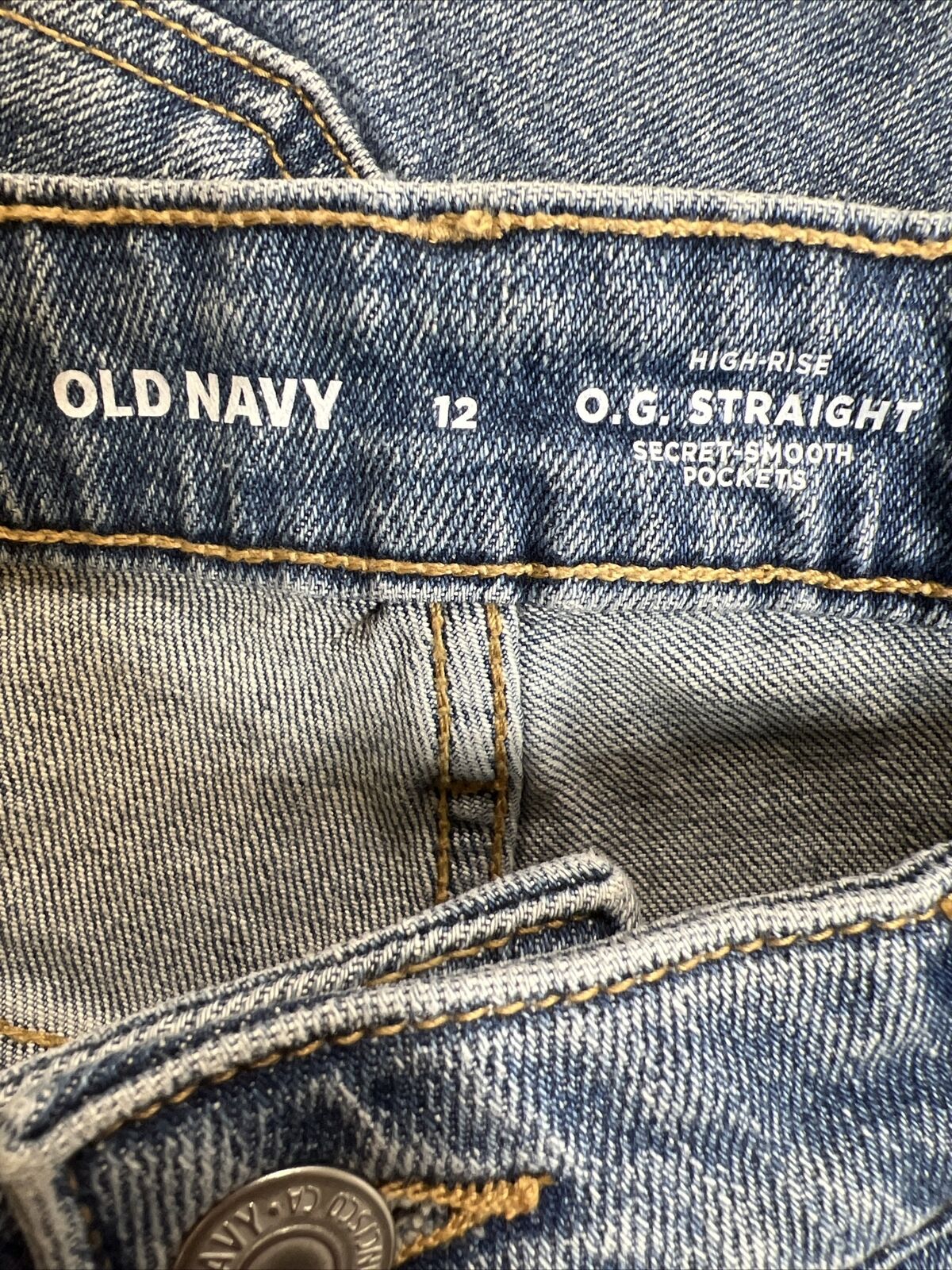NEW Old Navy Womens Light Wash O.G Straight Denim Cutoff Denim Shorts -12