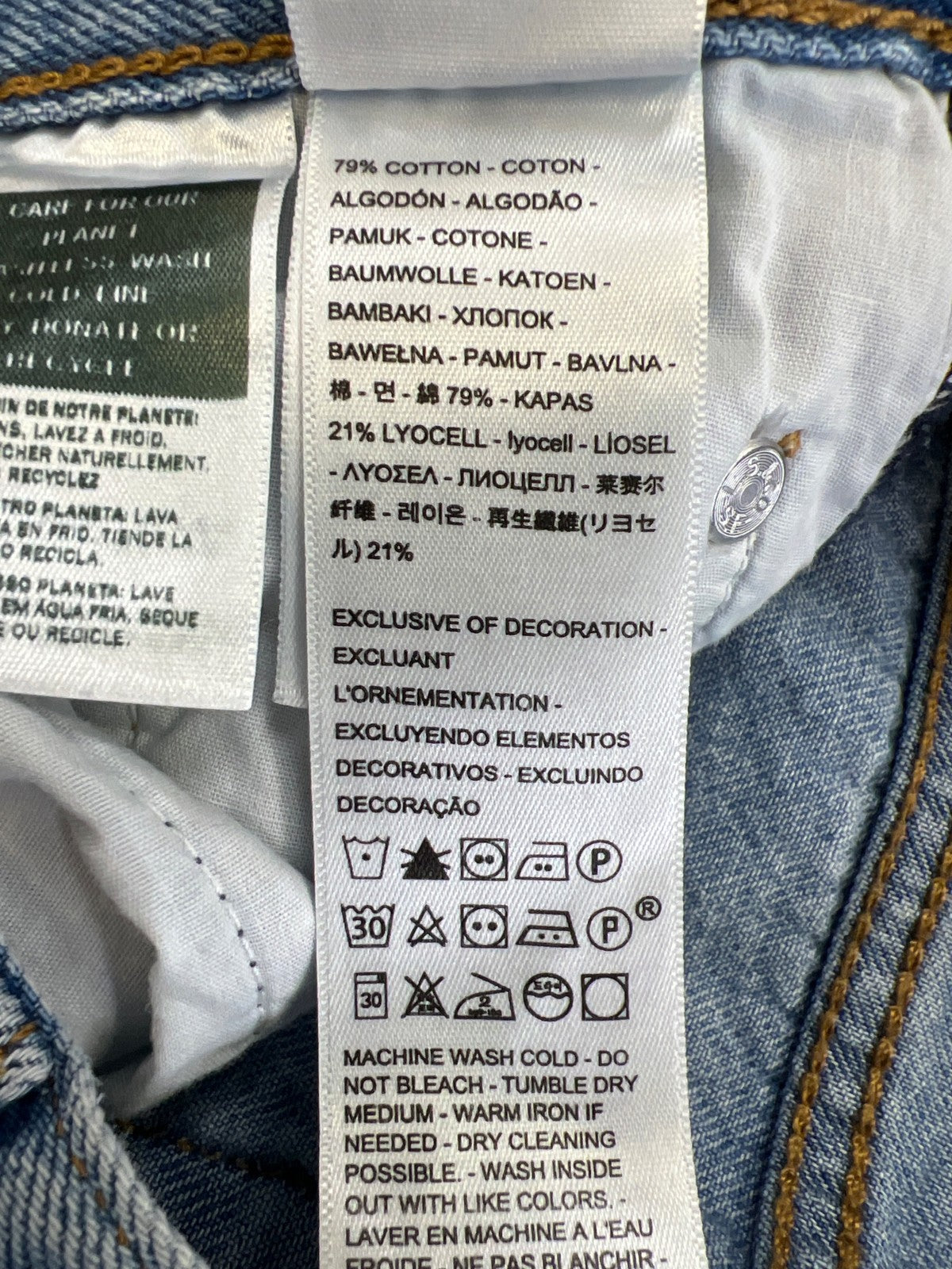 Levi’s Women’s Medium Wash Distressed Ribcage Straight Ankle Denim Jeans - 26