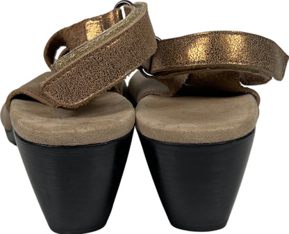 Munro Women’s Gold Metallic Open Toe Slingback Heeled Sandals - 8