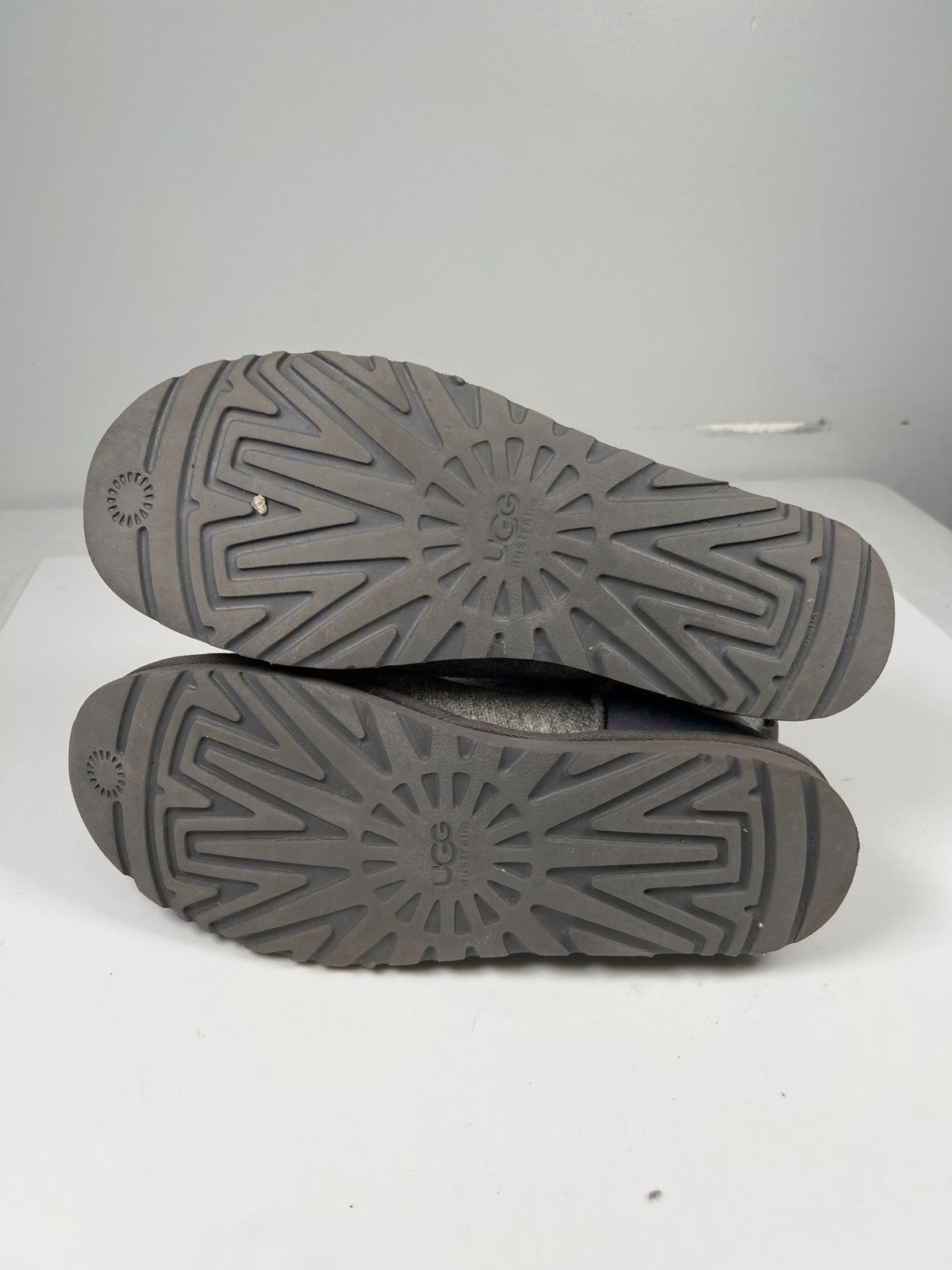 UGG Men’s Gray Classic Mini Shearling Pull On Boots - 11