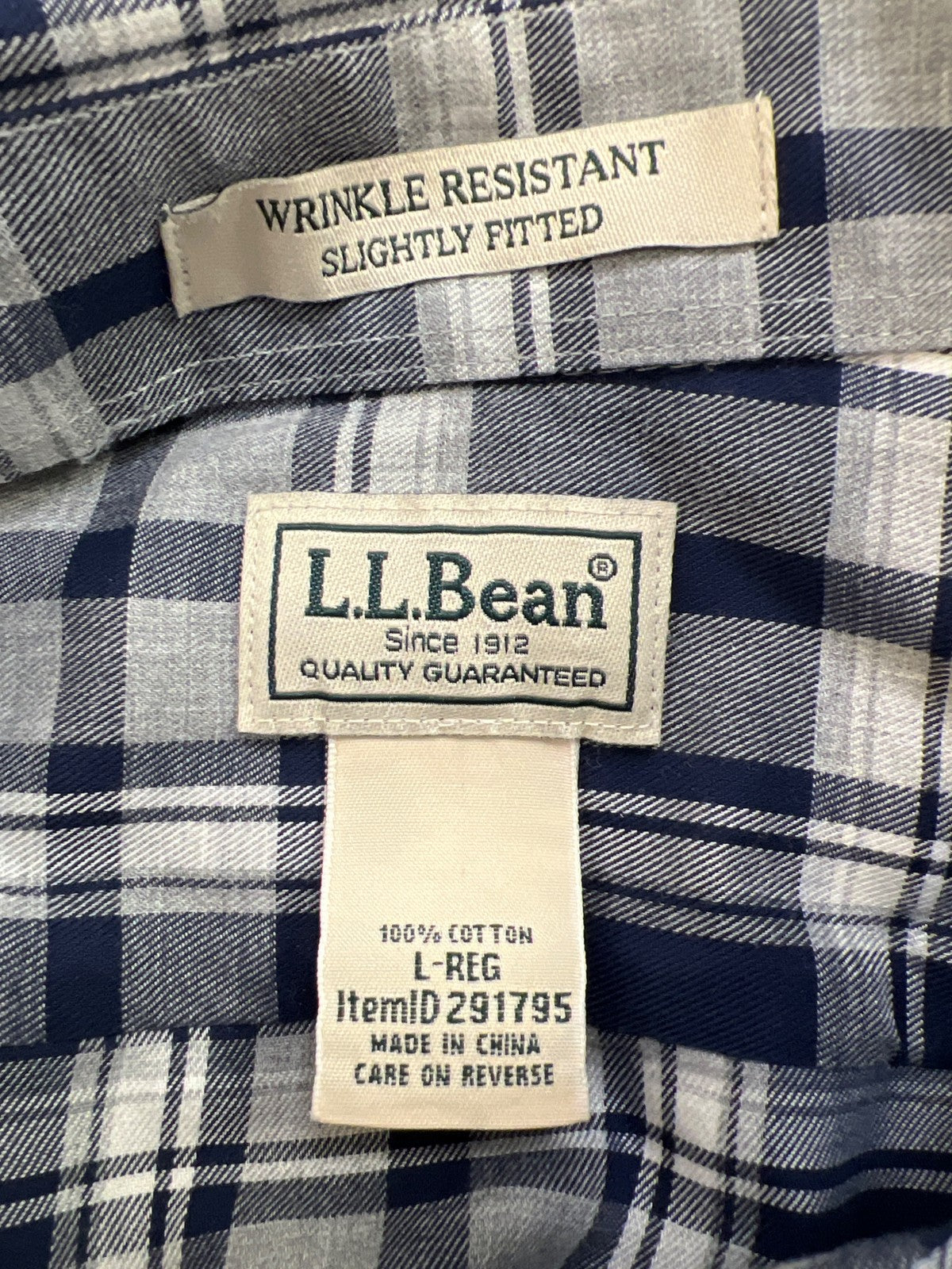L.L Bean Men’s Blue Plaid Long Sleeve Wrinkle Resistant Button Up Shirt - L