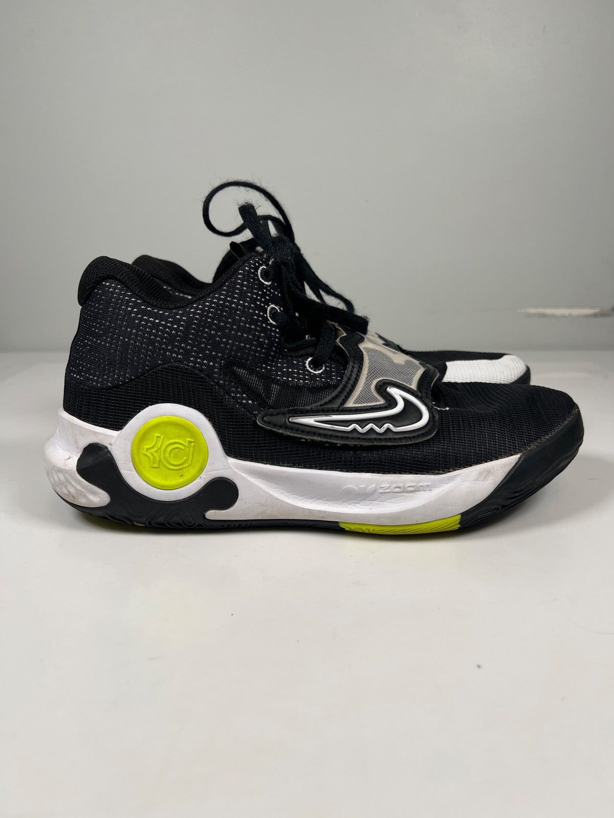 Nike Men’s Black KD Trey 5 X Athletic Basketball Shoes - 9.5