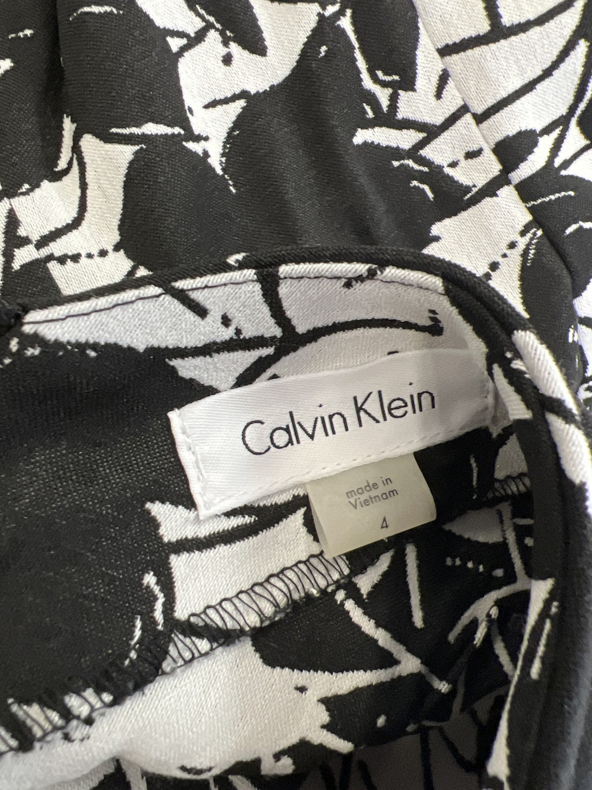 Calvin Klein Women’s White/Black Floral Short Sleeve Sheath Dress - 4