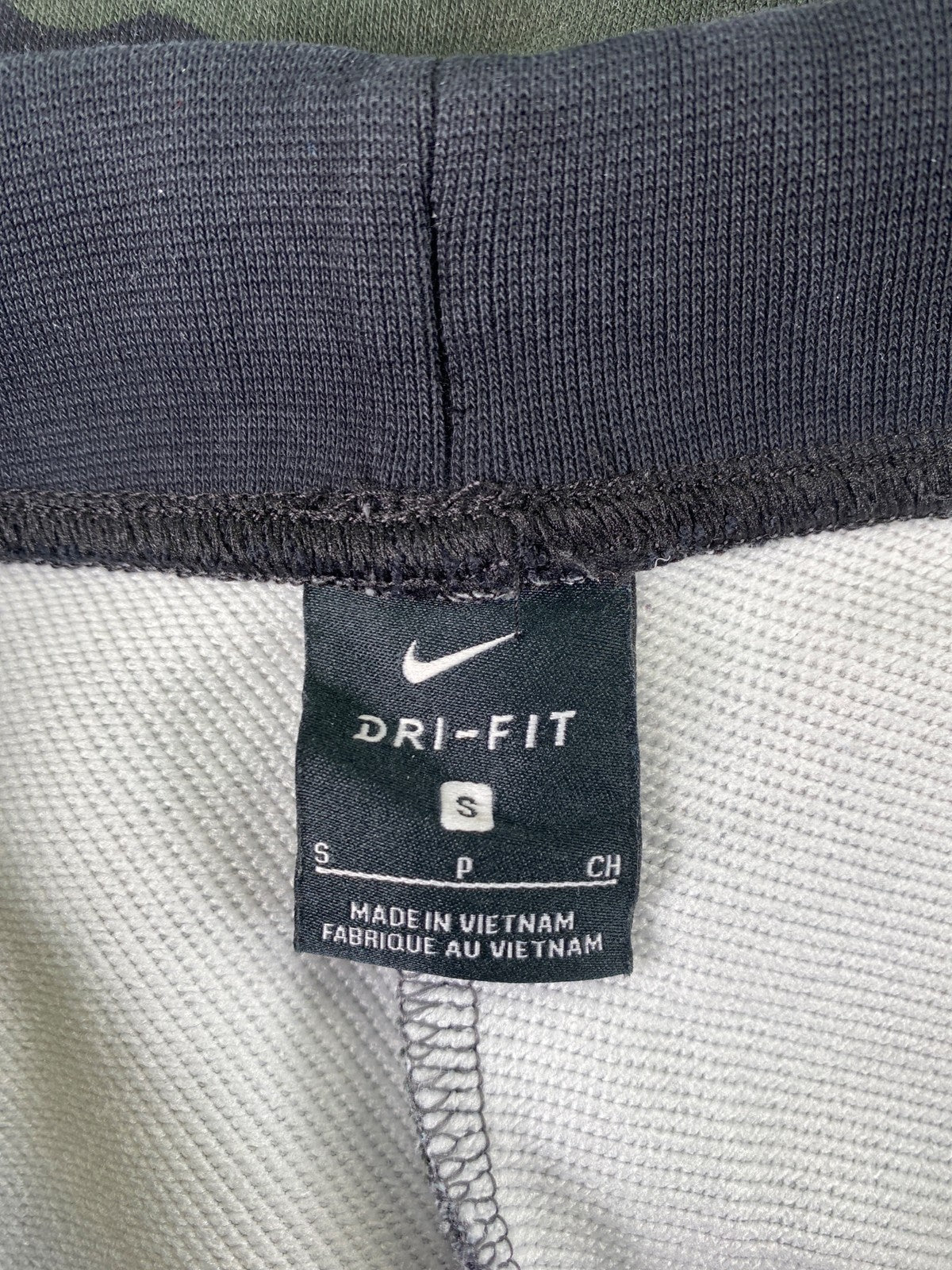 Nike Women’s Green Camouflage Drawstring Ankle Cropped Sweatpants - S