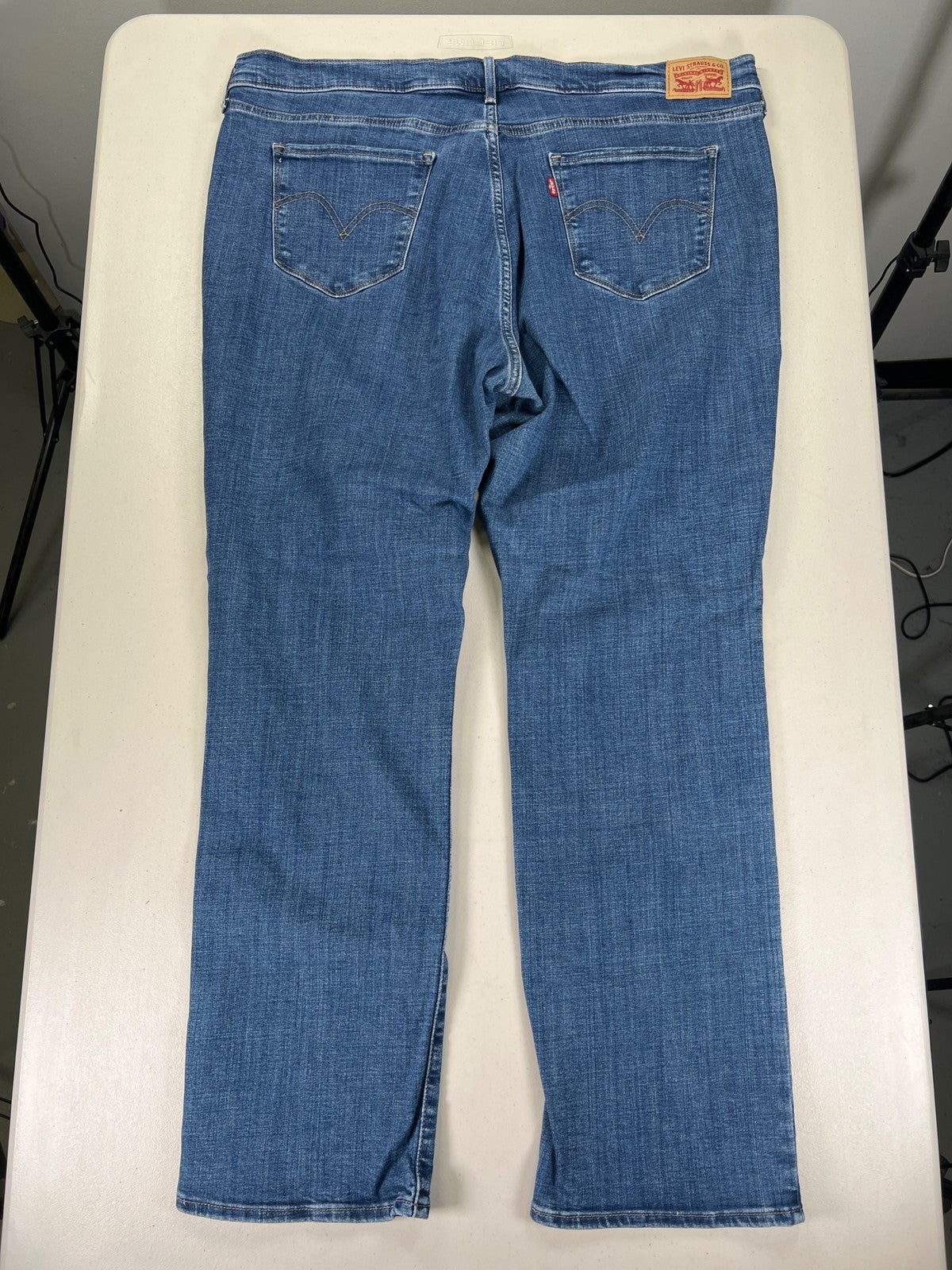 Levi’s Women’s Medium Wash Classic Straight Denim Jeans - 20W