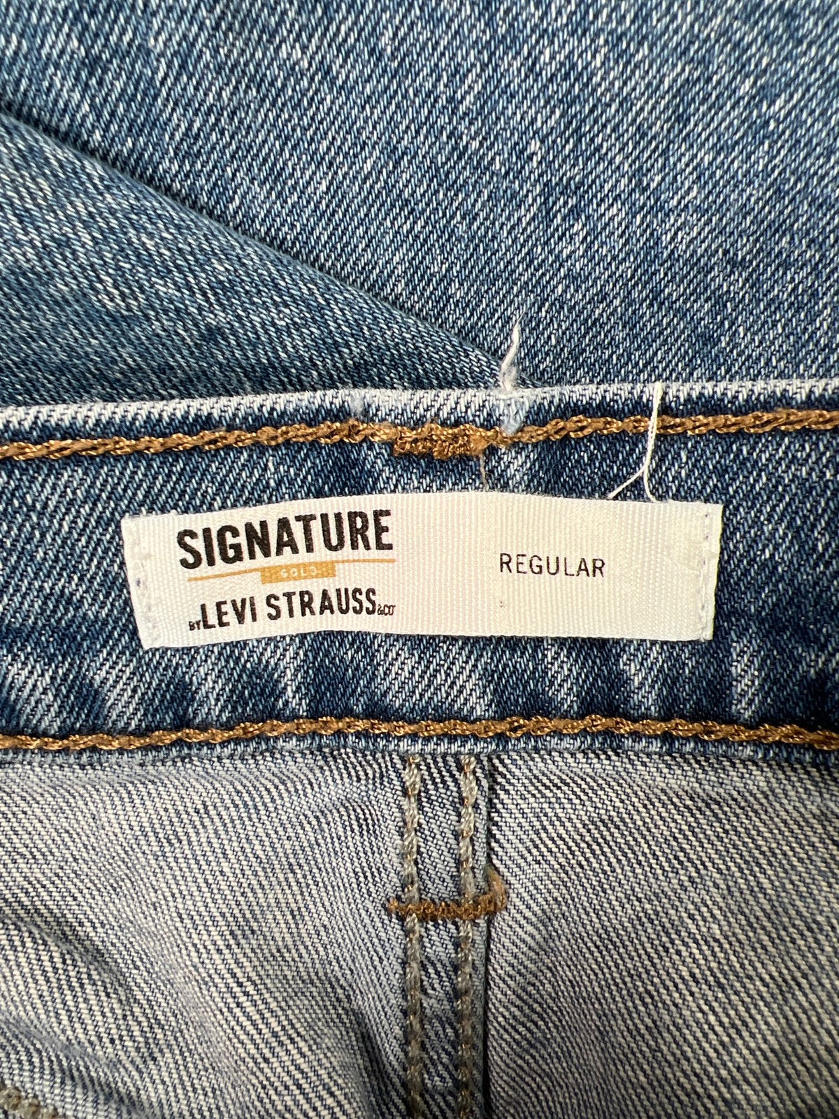 Levi’s Signature Men’s Medium Wash Regular Fit Denim Jeans - 34x30