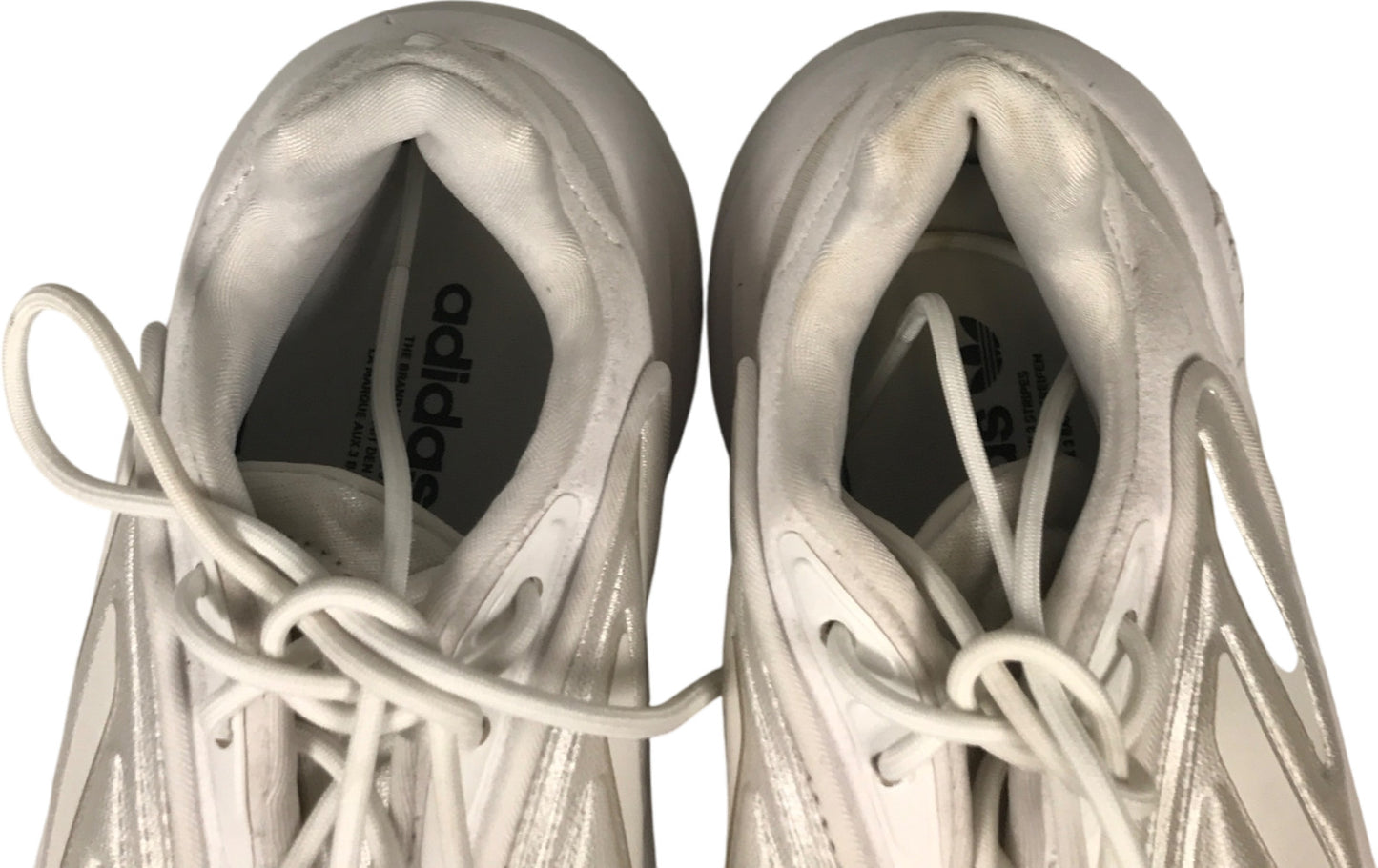 Adidas Women’s White/Ivory Ozelia Lace Up Athletic Shoes - 6