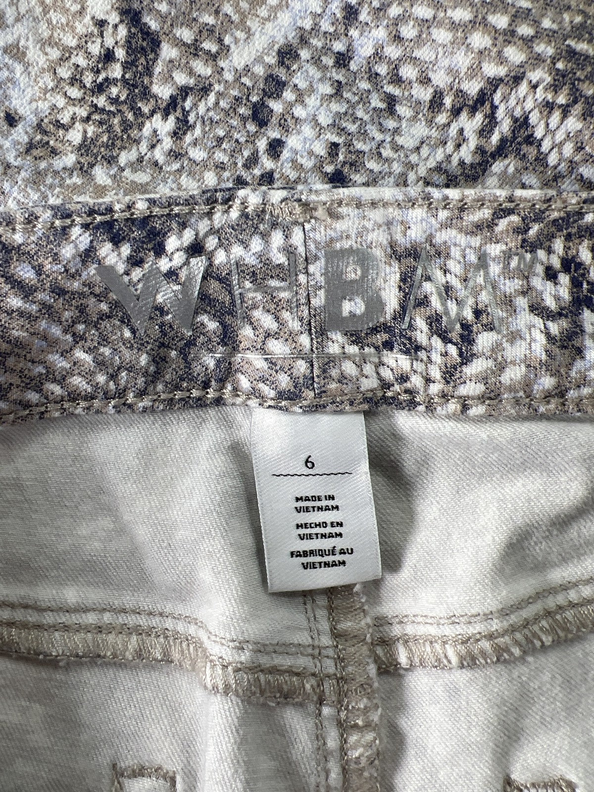 White House Black Market Women’s Gray Snake Print Skinny Stretch Jeans - 6