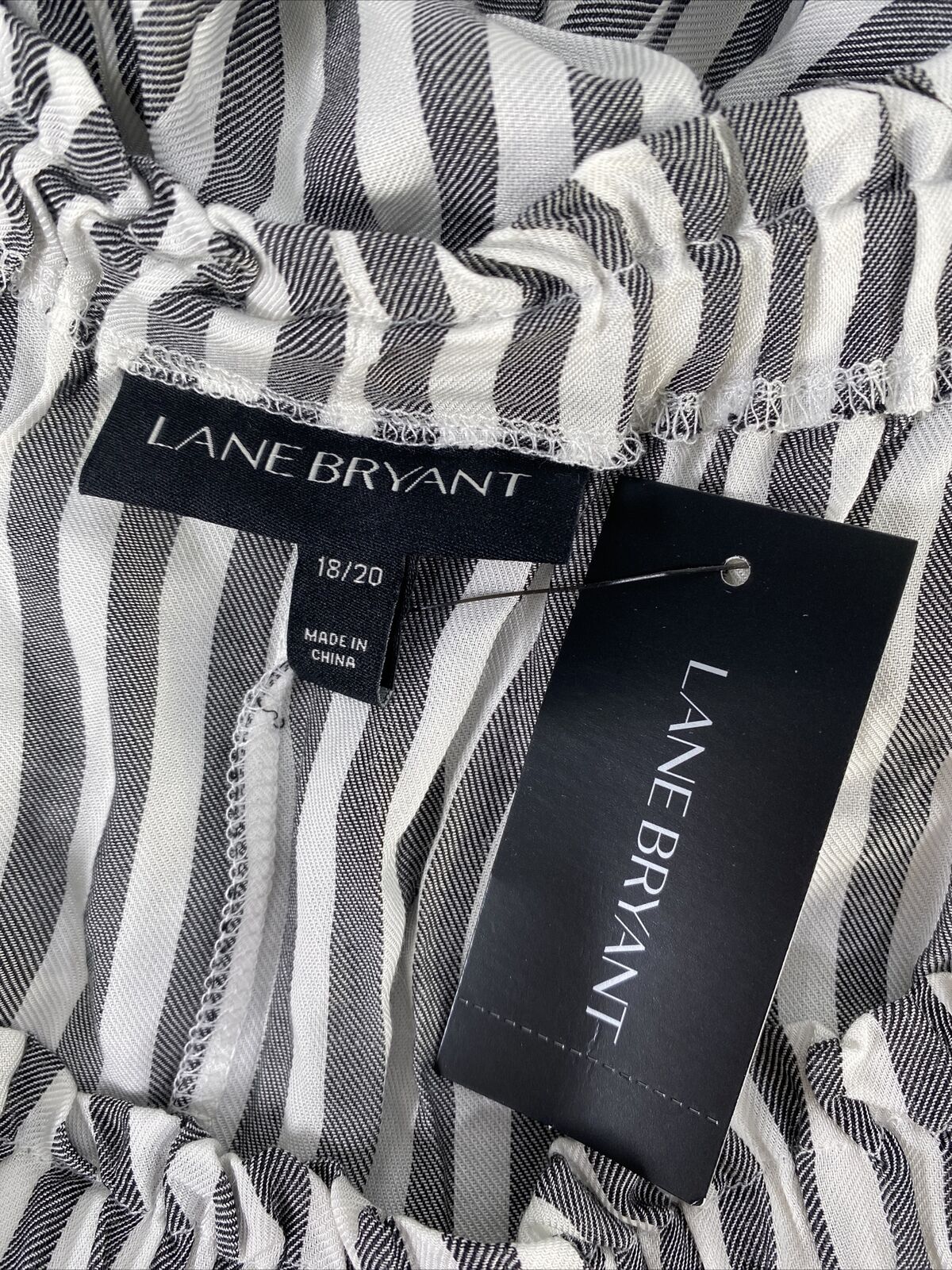NUEVO Blusa gris con hombros descubiertos y rayas de Lane Byrant para mujer - Plus 18/20