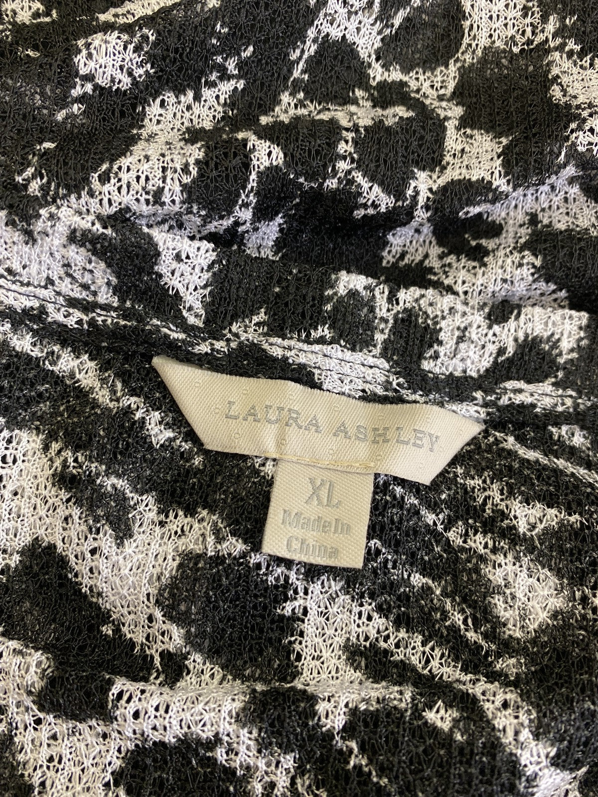 Laura Ashley Women’s Black/White Rhinestone Lined Cap Sleeve Blouse - XL