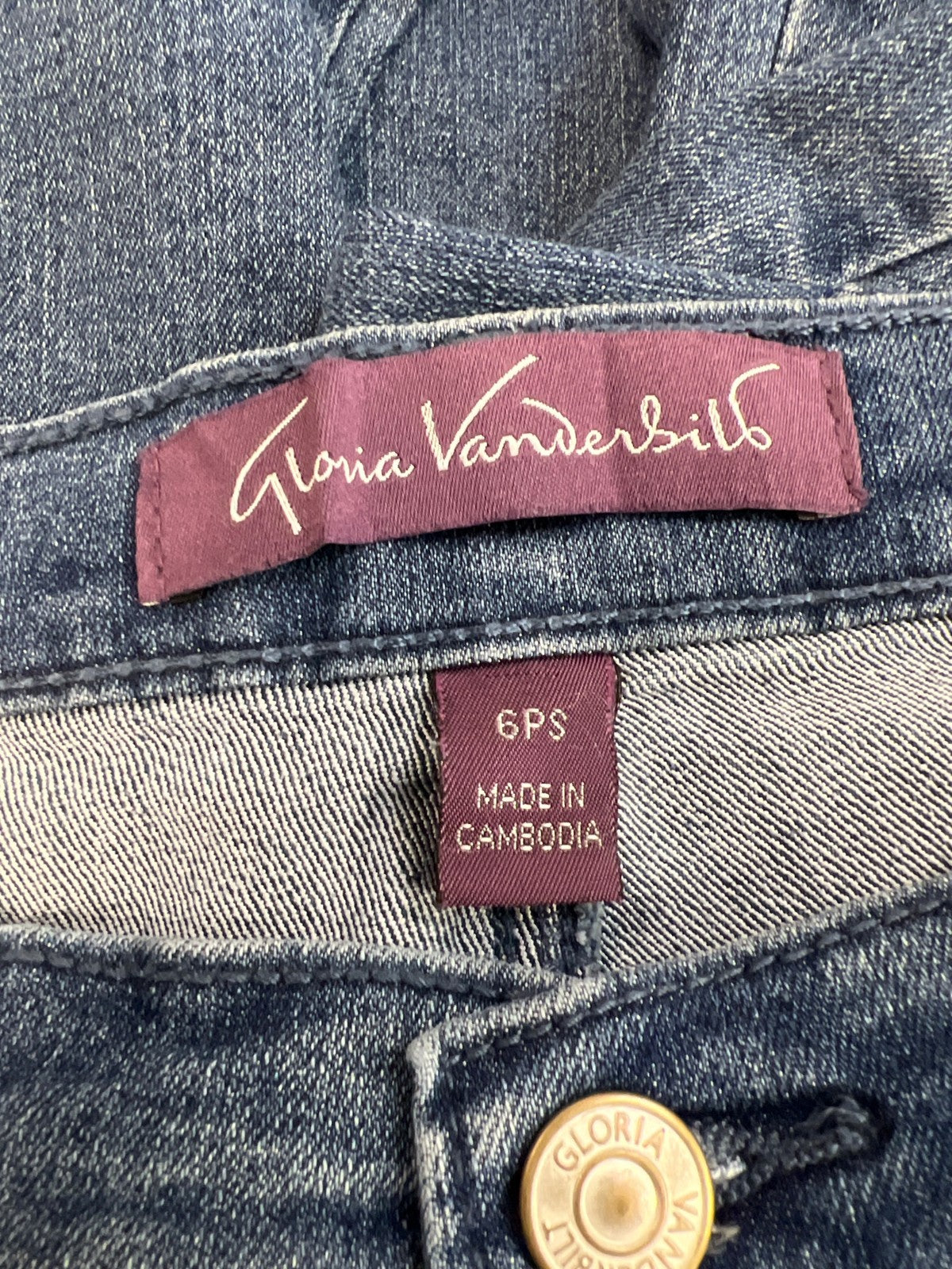 Gloria Vanderbilt Women’s Light Wash Amanda Straight Jeans - 6 Petite Short