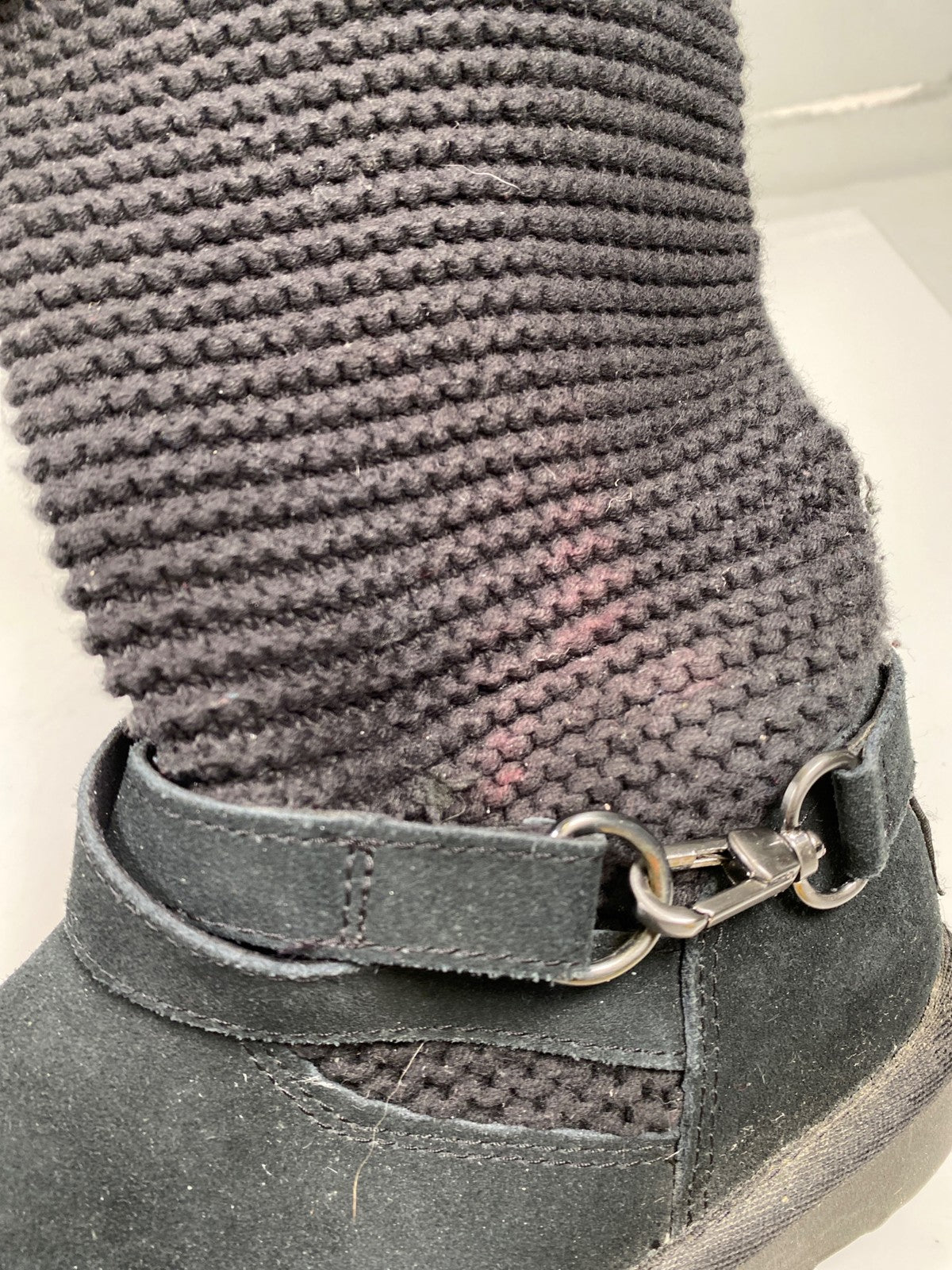 UGG Women’s Black Knit Purl Strap Twinface Short Boots - 6