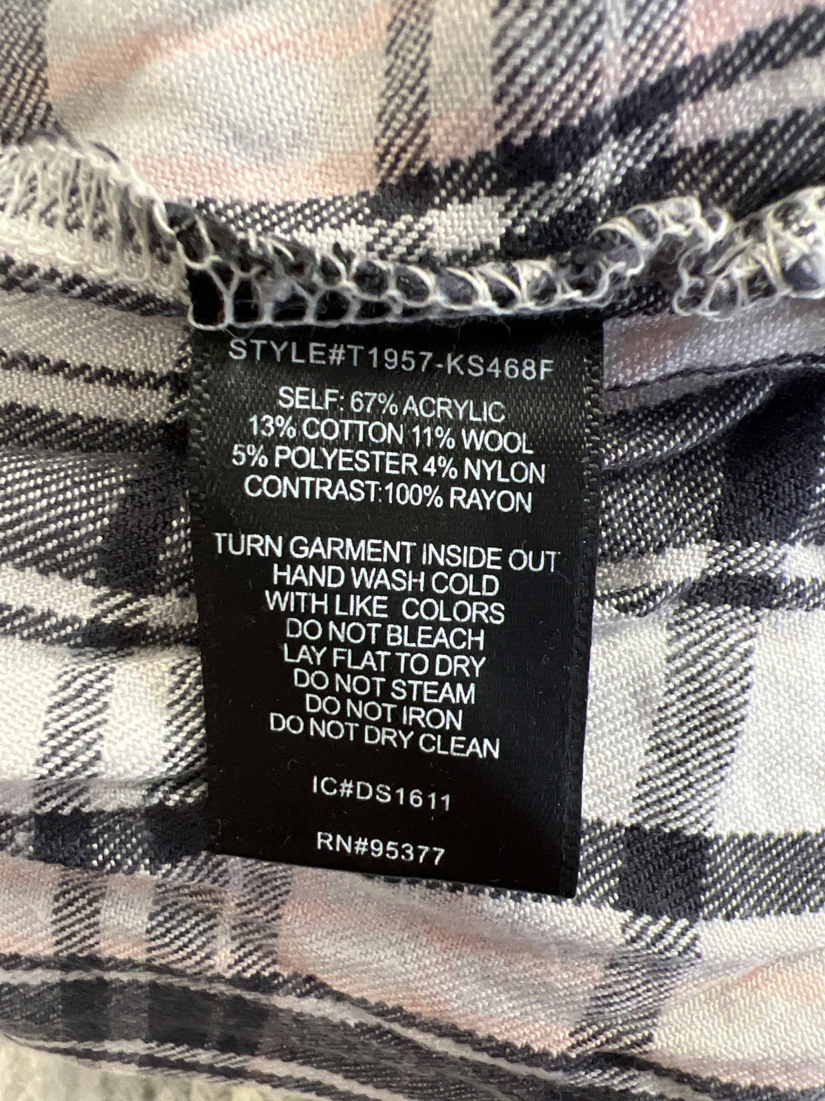 Sanctuary Women’s Ivory/Gray Lined Plaid Accent Long Sleeve Knit Sweater - S