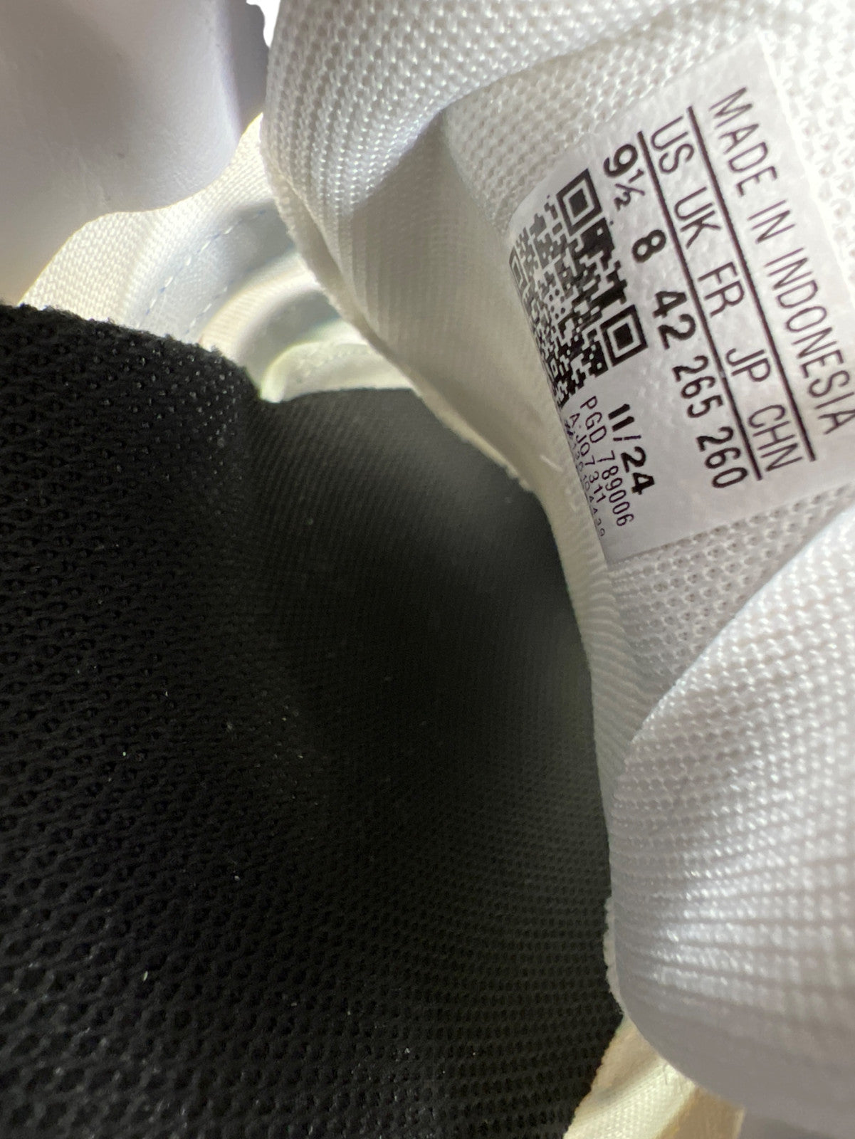 Adidas Women’s White/Green Suede Run 70’s Lace Up Court Sneakers - 9.5