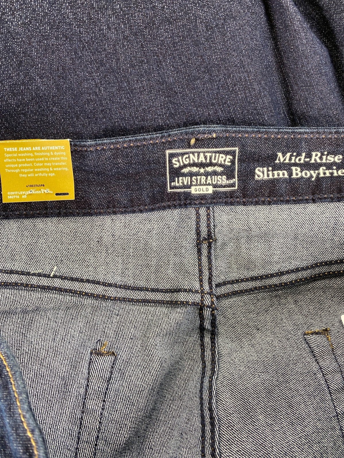 Levi’s Women’s Dark Wash Stretch Mid Rise Slim Boyfriend Jeans - 20