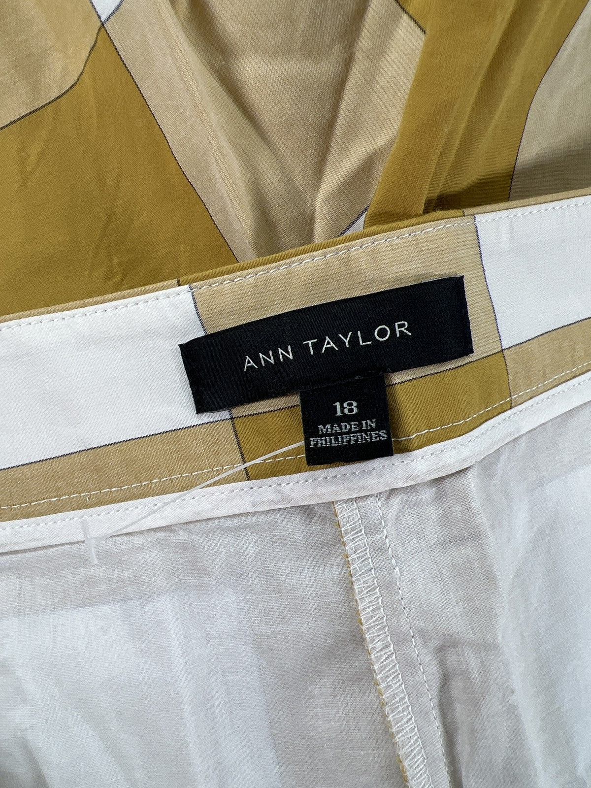 Ann Taylor Women’s Yellow/Gold Plaid Side Zip Shorts - 18