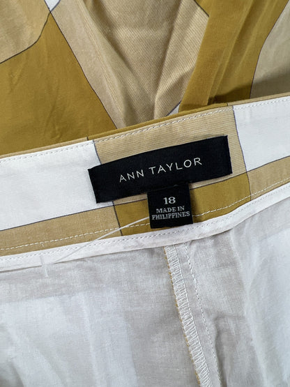 Ann Taylor Women’s Yellow/Gold Plaid Side Zip Shorts - 18