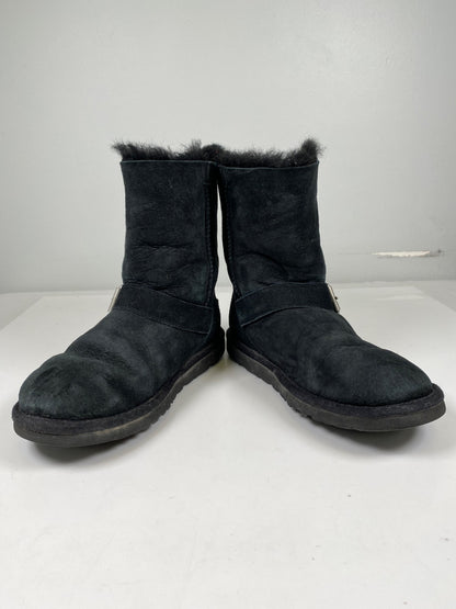 UGG Women’s Black Blaise Zipper Side Short Shearling Boots - 6