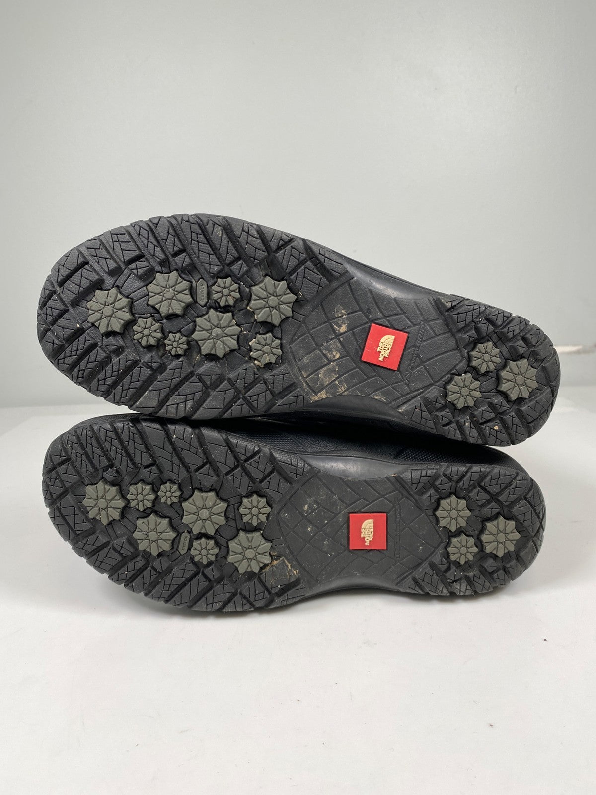 The North Face Women’s Black Shellista Mid Waterproof Winter Snow Boots - 6