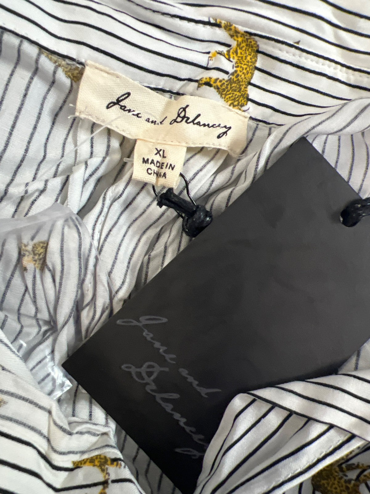 Jane and Delancey Women’s White Leopard Print Short Sleeve Button Up Blouse - XL