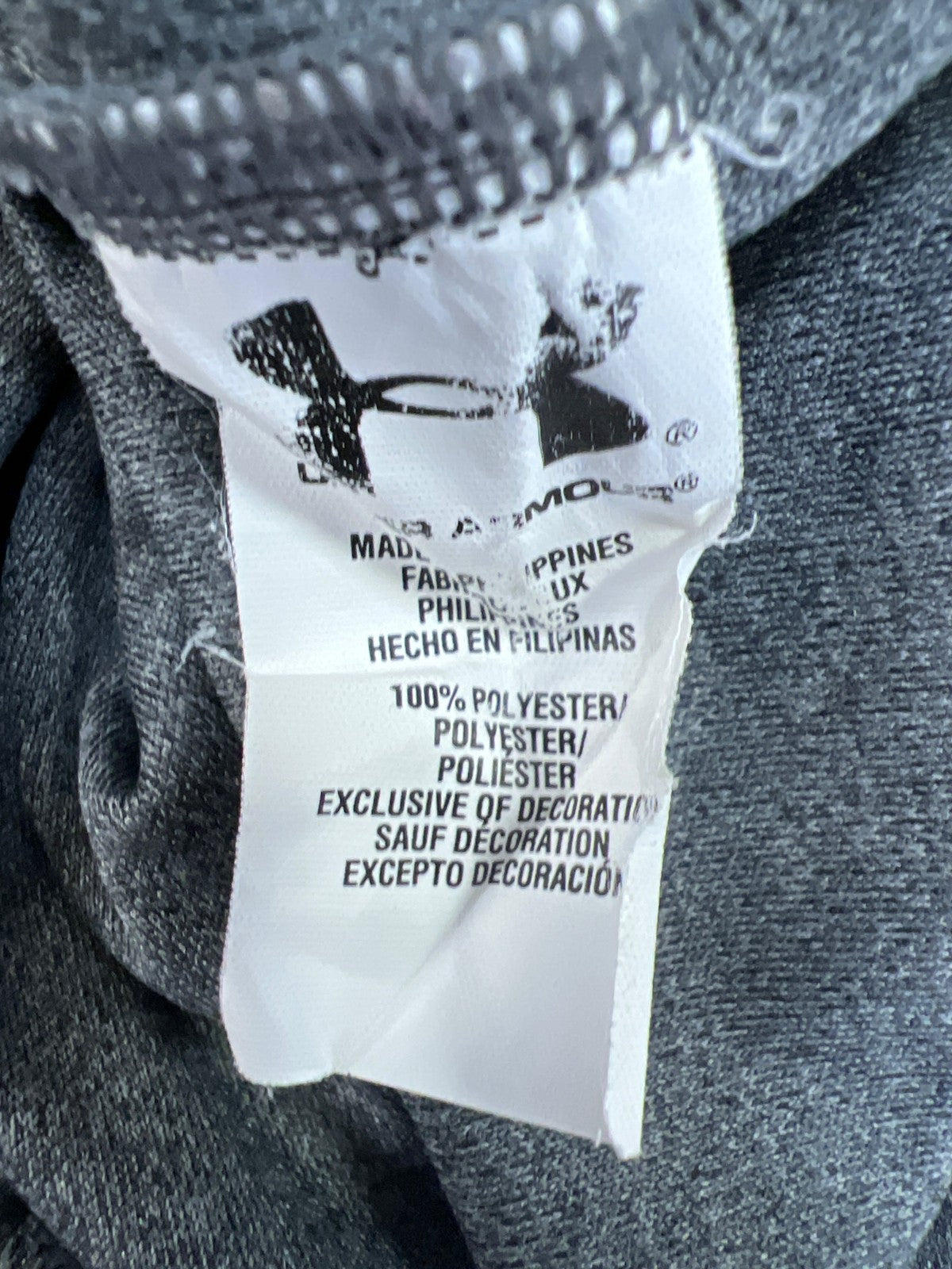 Under Armour Men’s Gray HeatGear Loose Fit Long Sleeve Athletic Shirt - L